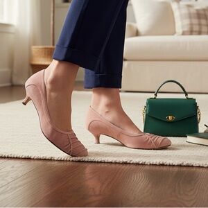 Nine West Womens size 8 light pink suede heels